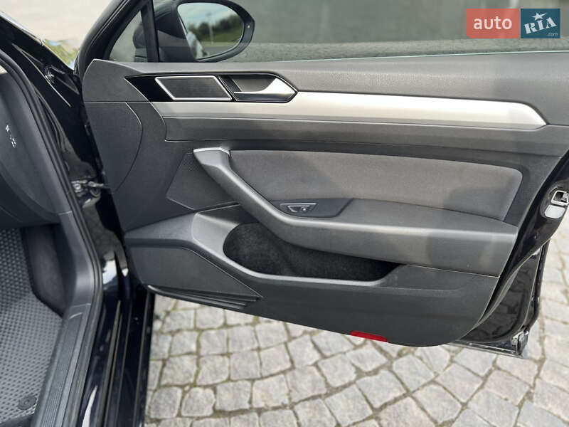 Универсал Volkswagen Passat 2016 в Жовкве