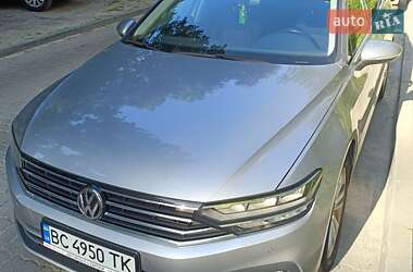 Універсал Volkswagen Passat 2020 в Львові