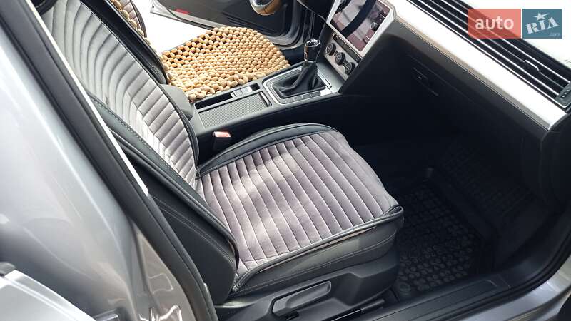 Універсал Volkswagen Passat 2017 в Львові