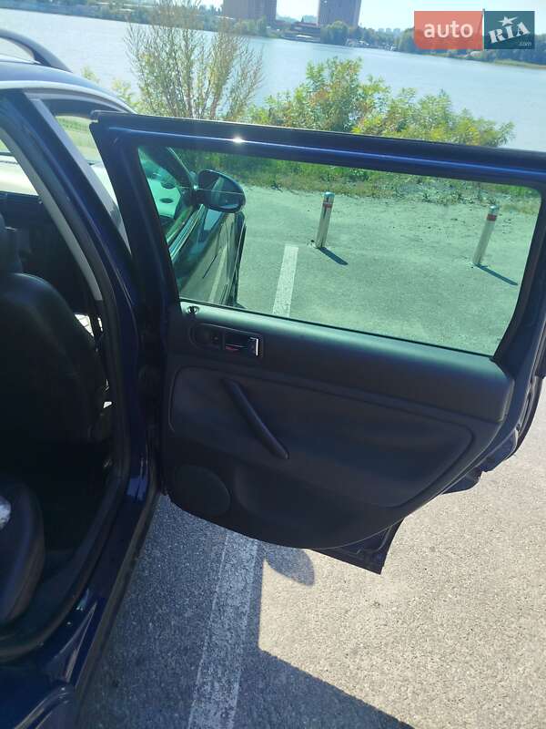 Універсал Volkswagen Passat 2004 в Овручі