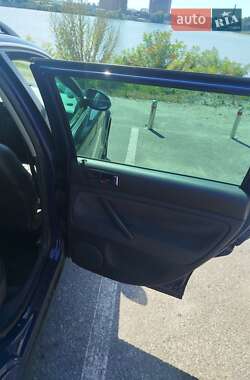 Универсал Volkswagen Passat 2004 в  фото 18 Универсал Volkswagen Passat 2004 в