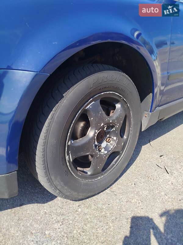 Універсал Volkswagen Passat 2004 в Овручі