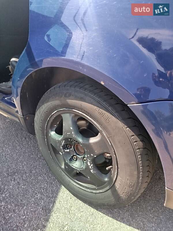 Універсал Volkswagen Passat 2004 в Овручі