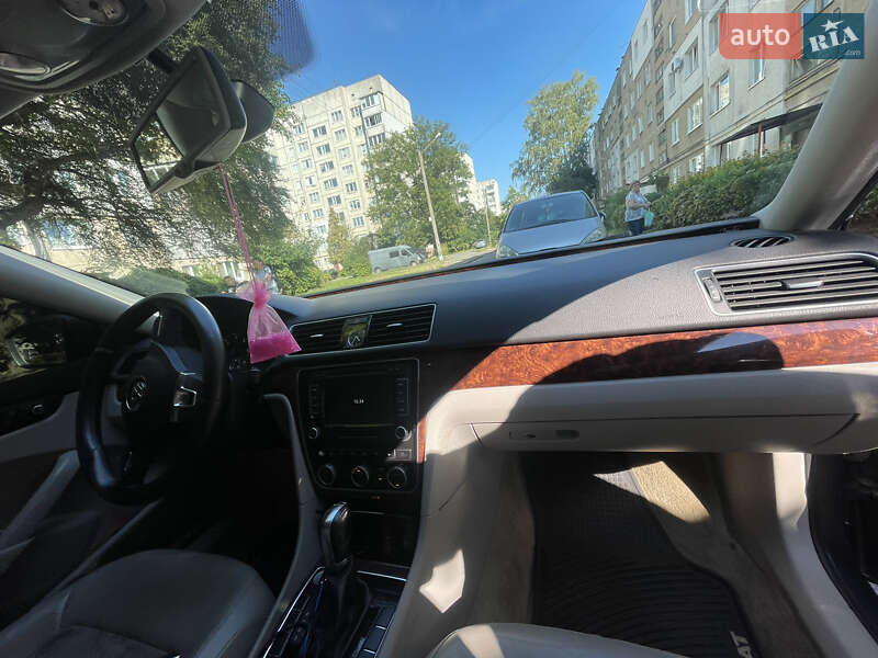 Седан Volkswagen Passat 2013 в Львове