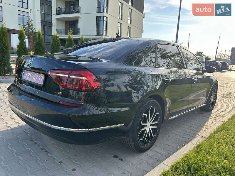 Седан Volkswagen Passat 2019 в Ровно