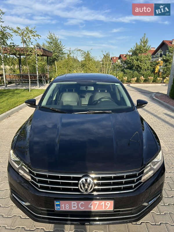 Седан Volkswagen Passat 2019 в Ровно