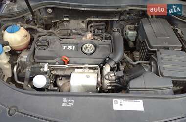 Універсал Volkswagen Passat 2010 в  фото 15 Універсал Volkswagen Passat 2010 в