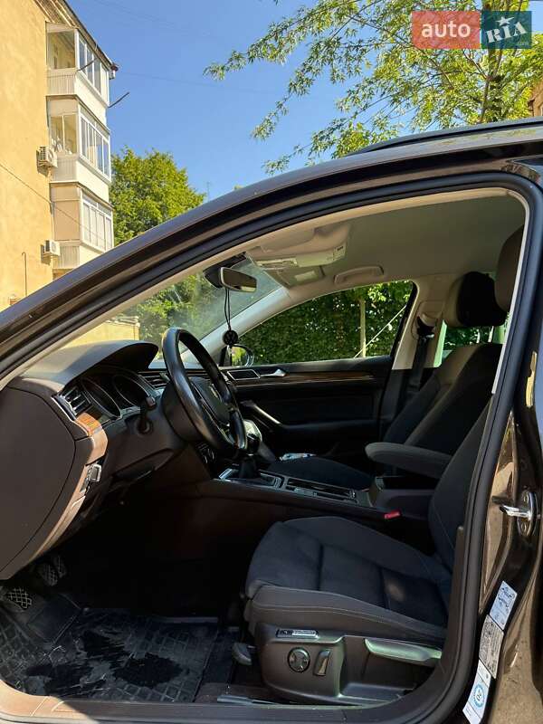 Универсал Volkswagen Passat 2015 в Львове