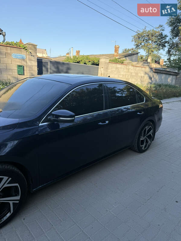 Седан Volkswagen Passat 2014 в Одессе