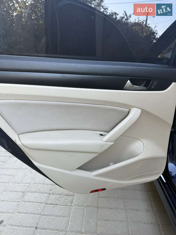Седан Volkswagen Passat 2014 в Одессе