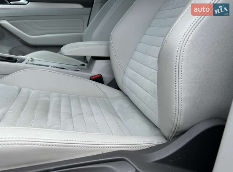 Седан Volkswagen Passat 2020 в Львове