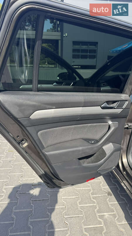 Універсал Volkswagen Passat 2016 в Львові