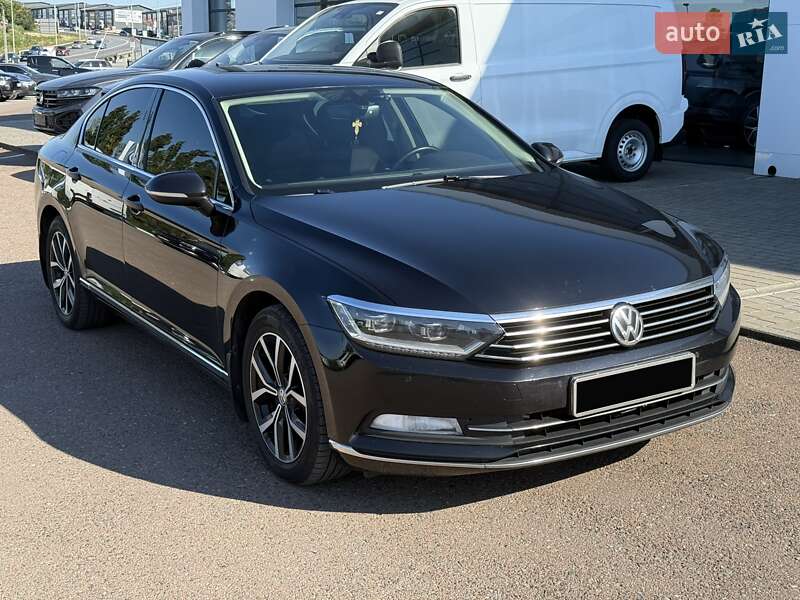 Седан Volkswagen Passat 2018 в Тернополе
