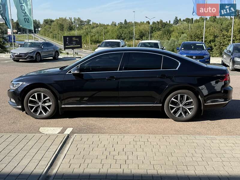 Седан Volkswagen Passat 2018 в Тернополе
