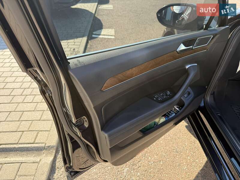 Седан Volkswagen Passat 2018 в Тернополе