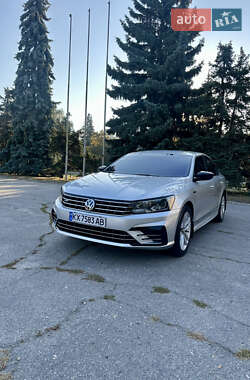 Седан Volkswagen Passat 2016 в Лозовій