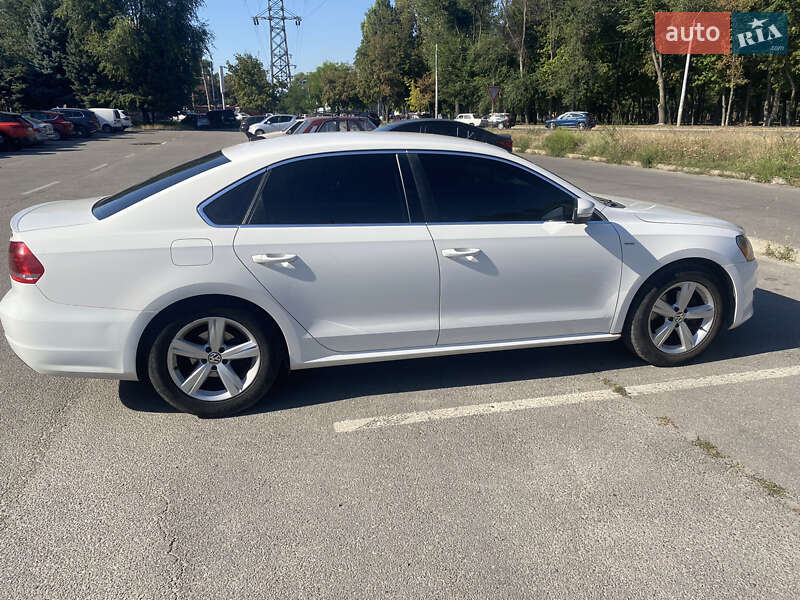 Седан Volkswagen Passat 2013 в Дніпрі
