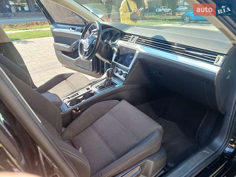 Седан Volkswagen Passat 2018 в Ужгороде