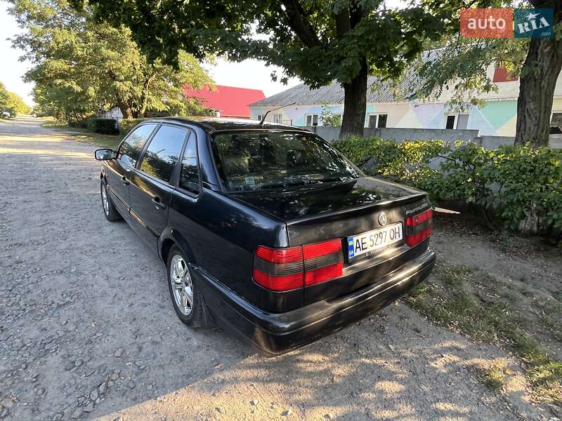 Седан Volkswagen Passat 1994 в Днепре