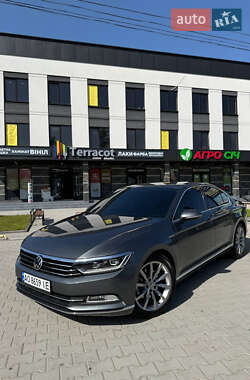 Седан Volkswagen Passat 2015 в Виноградові