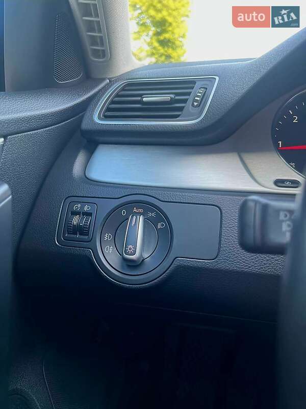 Універсал Volkswagen Passat 2012 в Ковелі