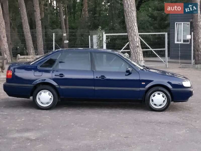 Седан Volkswagen Passat 1994 в Виннице