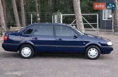 Седан Volkswagen Passat 1994 в 