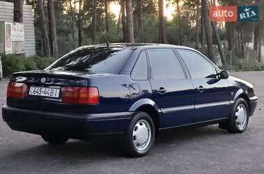 Седан Volkswagen Passat 1994 в Виннице