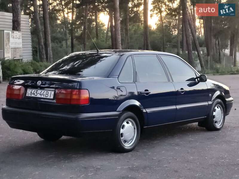 Седан Volkswagen Passat 1994 в 