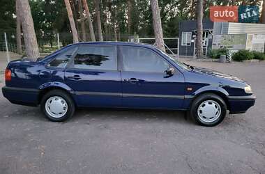 Седан Volkswagen Passat 1994 в 