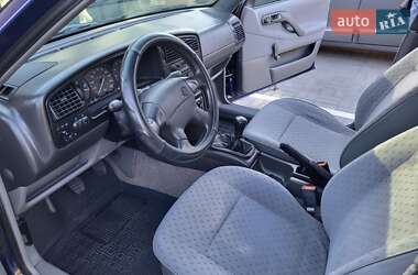 Седан Volkswagen Passat 1994 в 