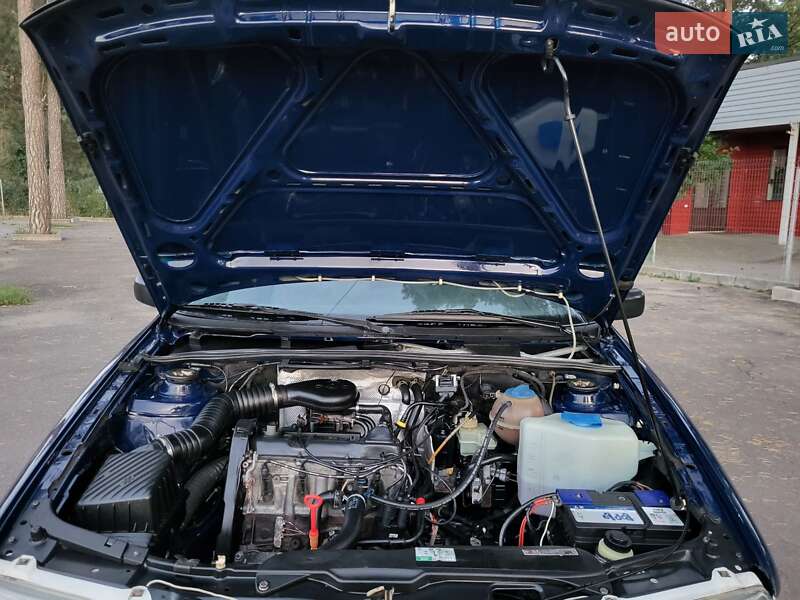 Седан Volkswagen Passat 1994 в Виннице