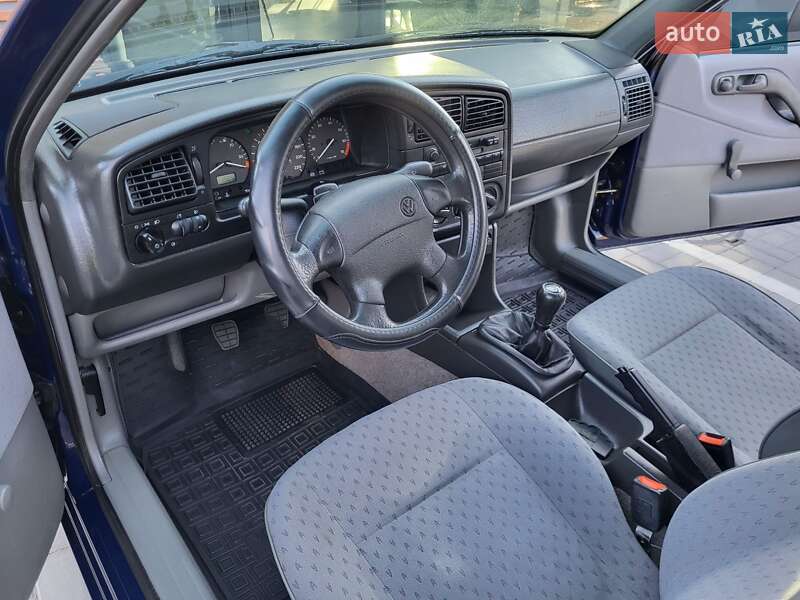 Седан Volkswagen Passat 1994 в Виннице