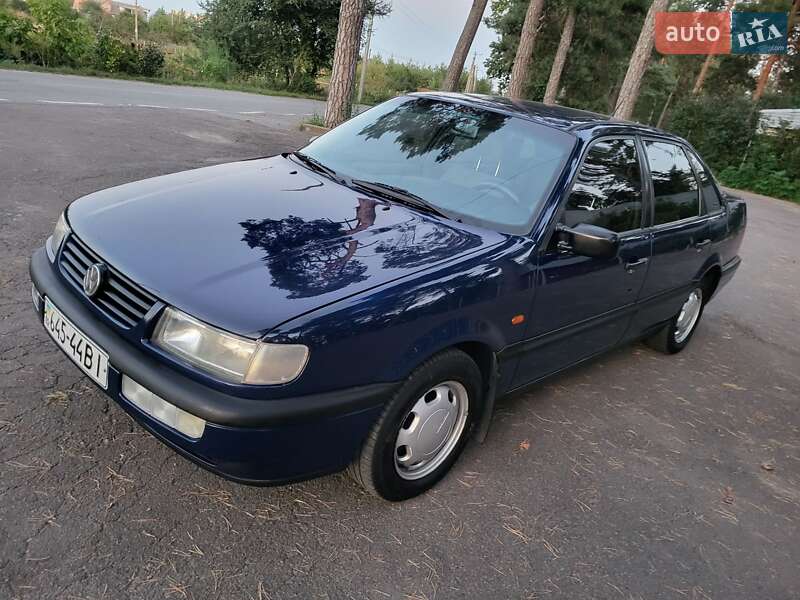Седан Volkswagen Passat 1994 в Виннице