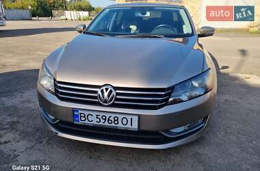 Седан Volkswagen Passat 2014 в Ровно