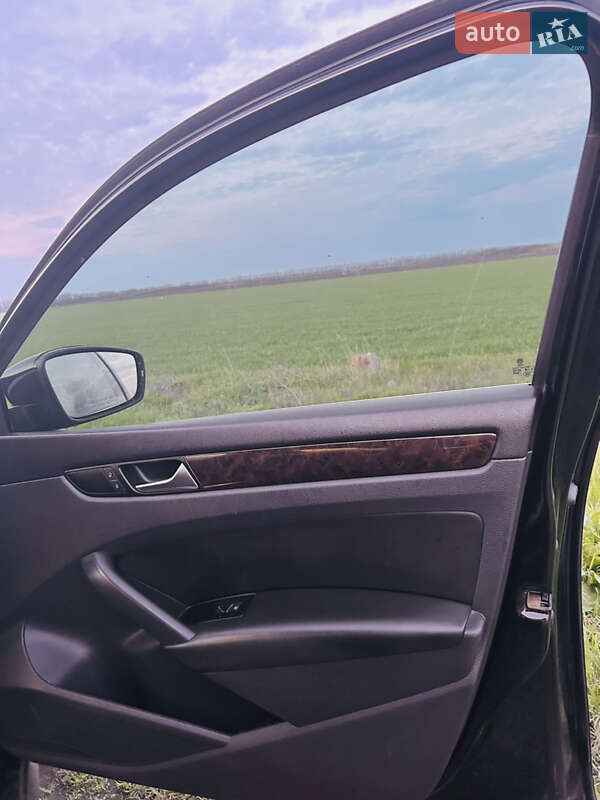 Седан Volkswagen Passat 2013 в Дніпрі