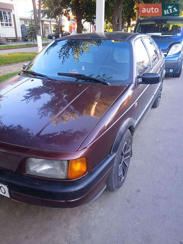 Седан Volkswagen Passat 1993 в Калиновке