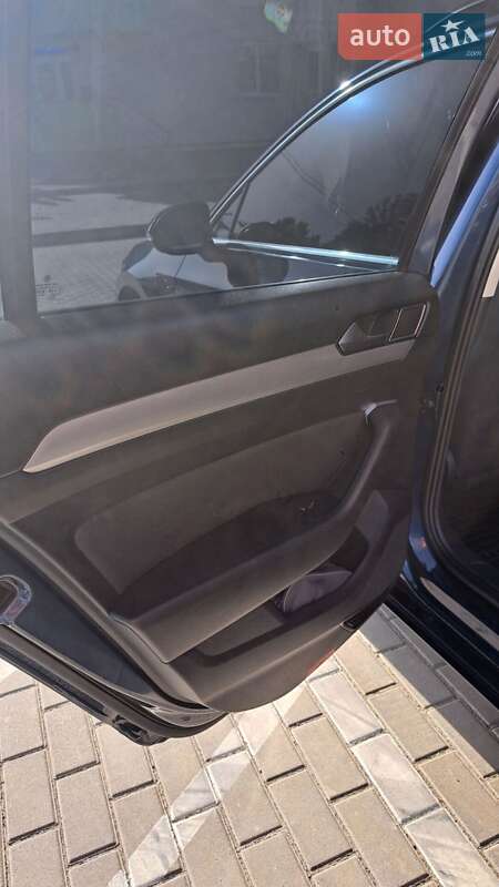 Универсал Volkswagen Passat 2015 в Львове