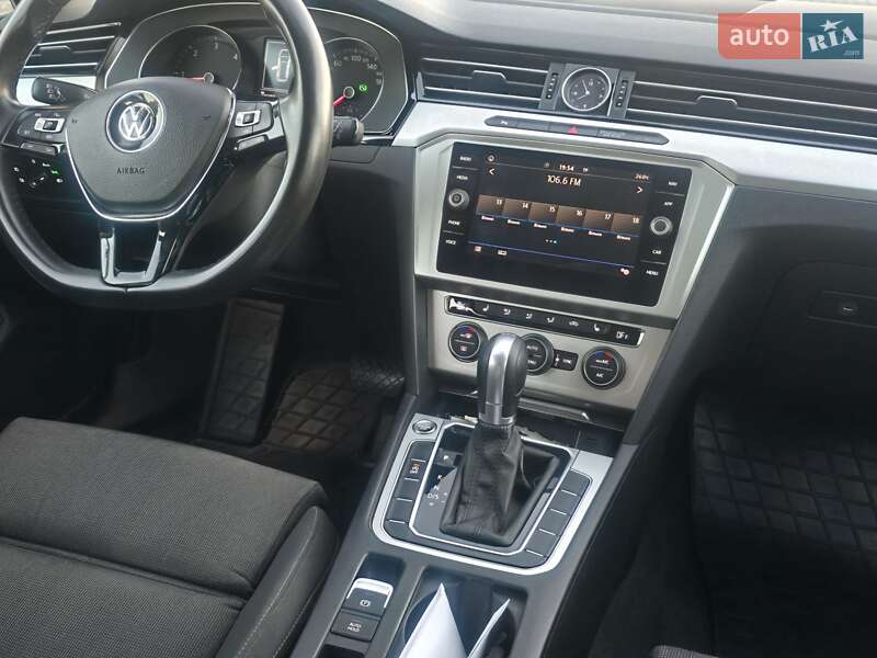 Универсал Volkswagen Passat 2018 в Черновцах