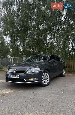Універсал Volkswagen Passat 2011 в Мостиській