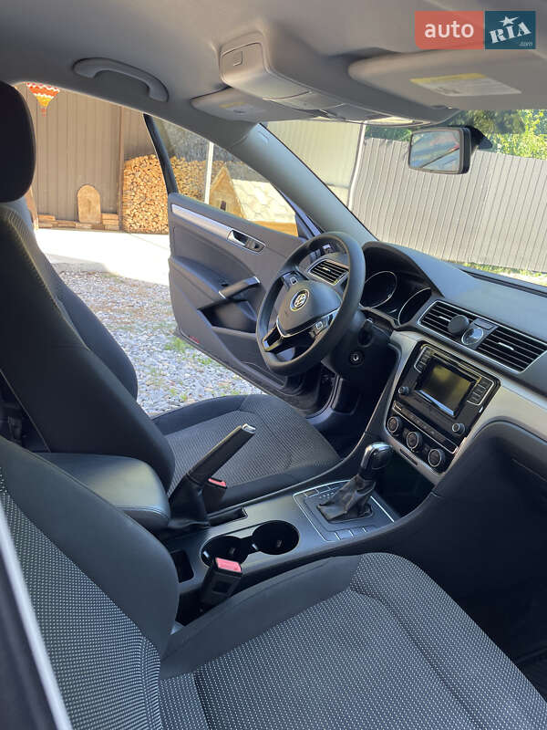 Седан Volkswagen Passat 2016 в Черновцах