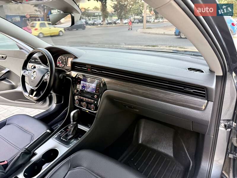Седан Volkswagen Passat 2020 в Одессе