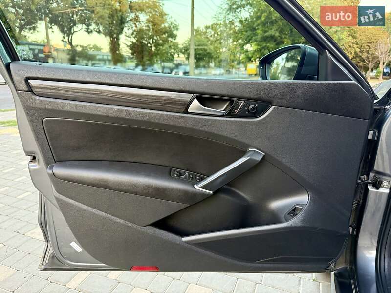 Седан Volkswagen Passat 2020 в Одессе