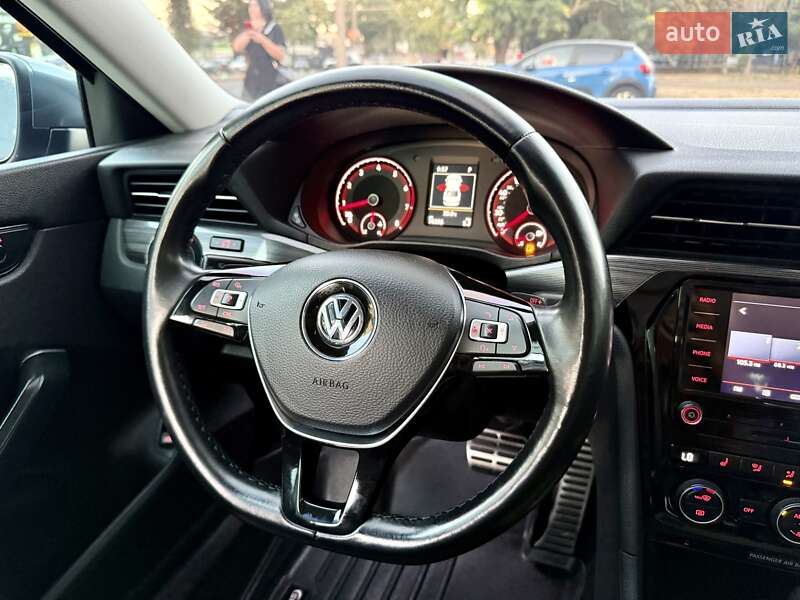Седан Volkswagen Passat 2020 в Одессе