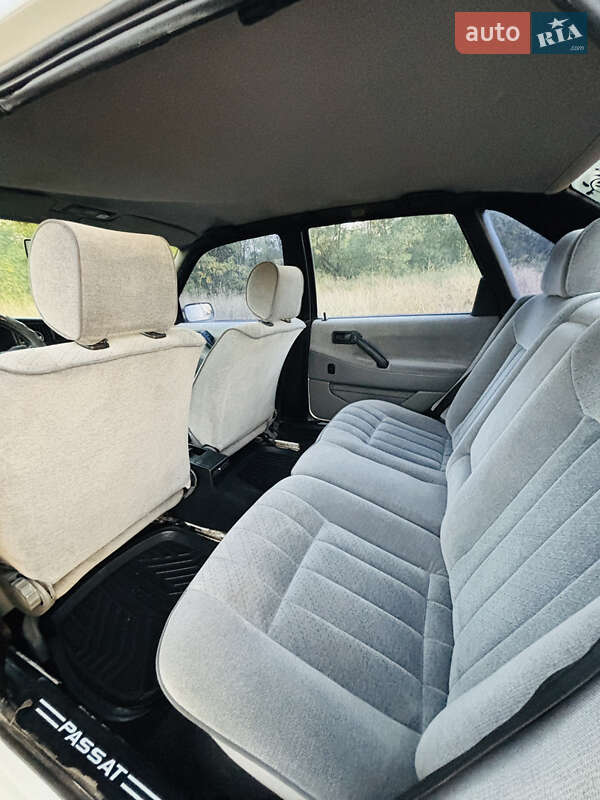 Седан Volkswagen Passat 1992 в Гайвороні