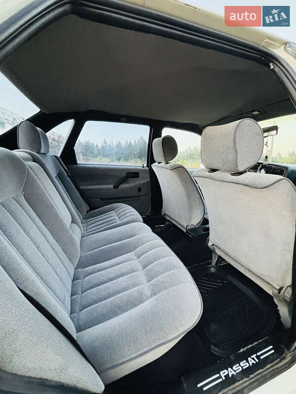 Седан Volkswagen Passat 1992 в Гайвороні