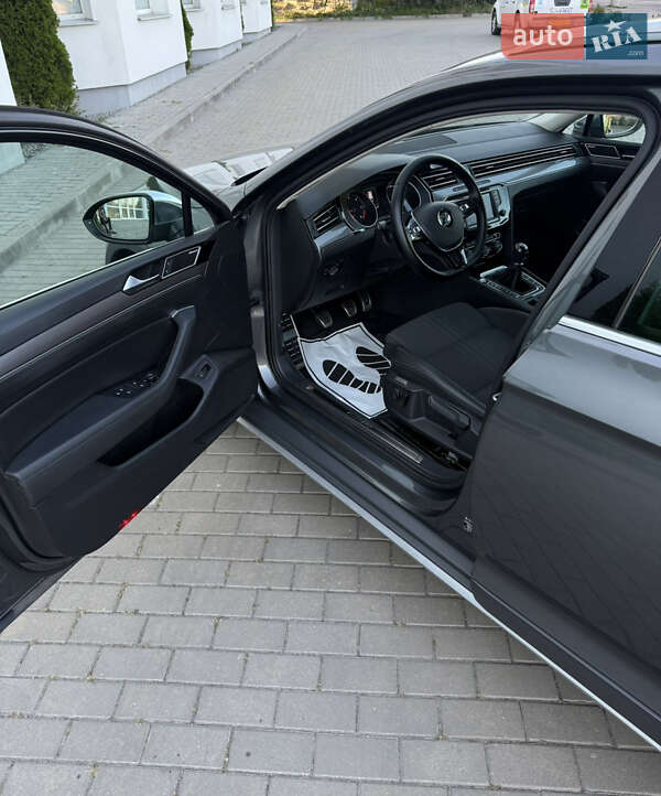 Универсал Volkswagen Passat 2017 в Житомире фото 27 Универсал Volkswagen Passat 2017 в Житомире
