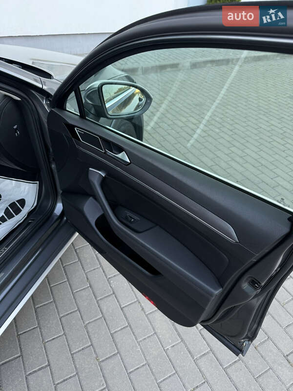 Универсал Volkswagen Passat 2017 в Житомире фото 56 Универсал Volkswagen Passat 2017 в Житомире