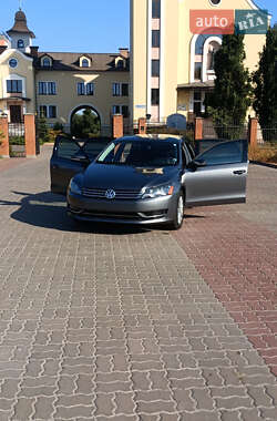 Седан Volkswagen Passat 2013 в Києві