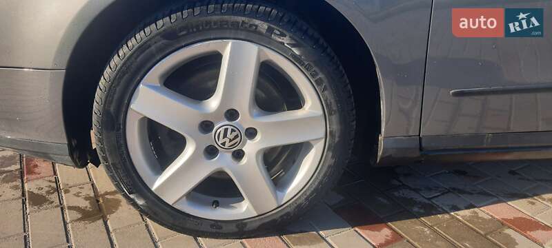 Седан Volkswagen Passat 2005 в Городенке